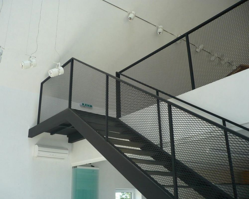 Mesh metal stair