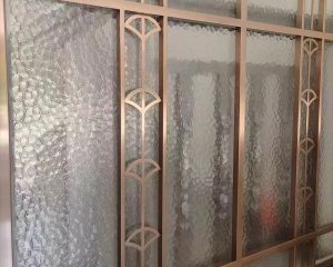 Dining room glass screen