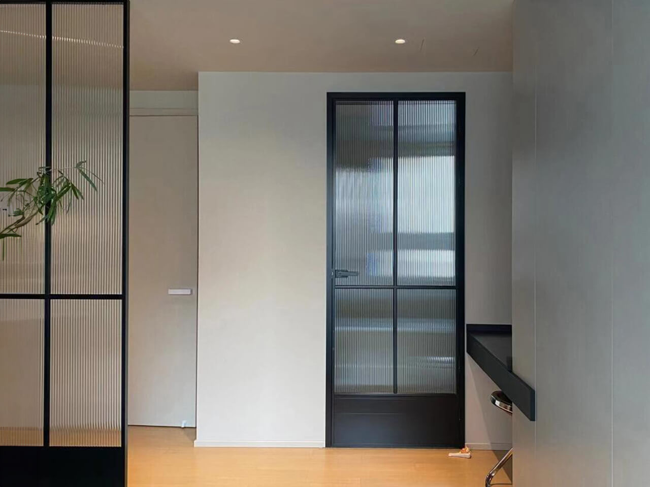 Fluted glass sliding door