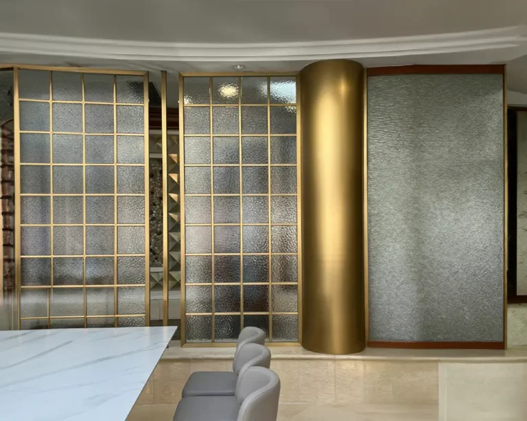 Stainless Steel Screen with Stone Patterned Glass